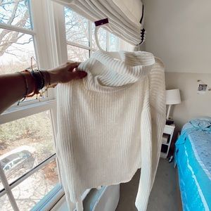 Lulu’s White Turtleneck Sweater